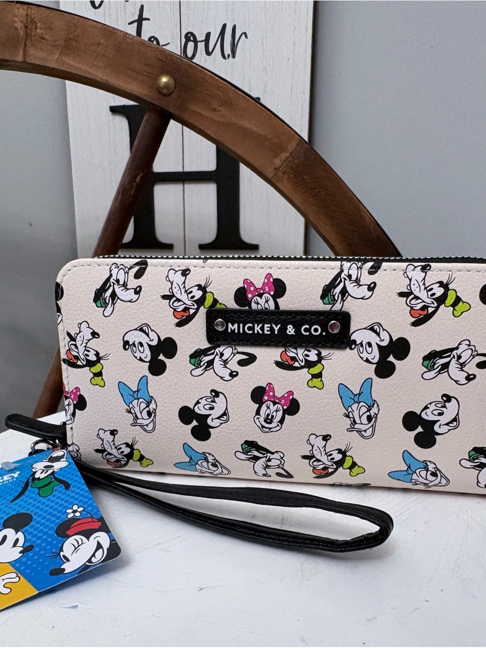 Mickey & Co. Cream Disney Character 2026 Zip Wallet NWT